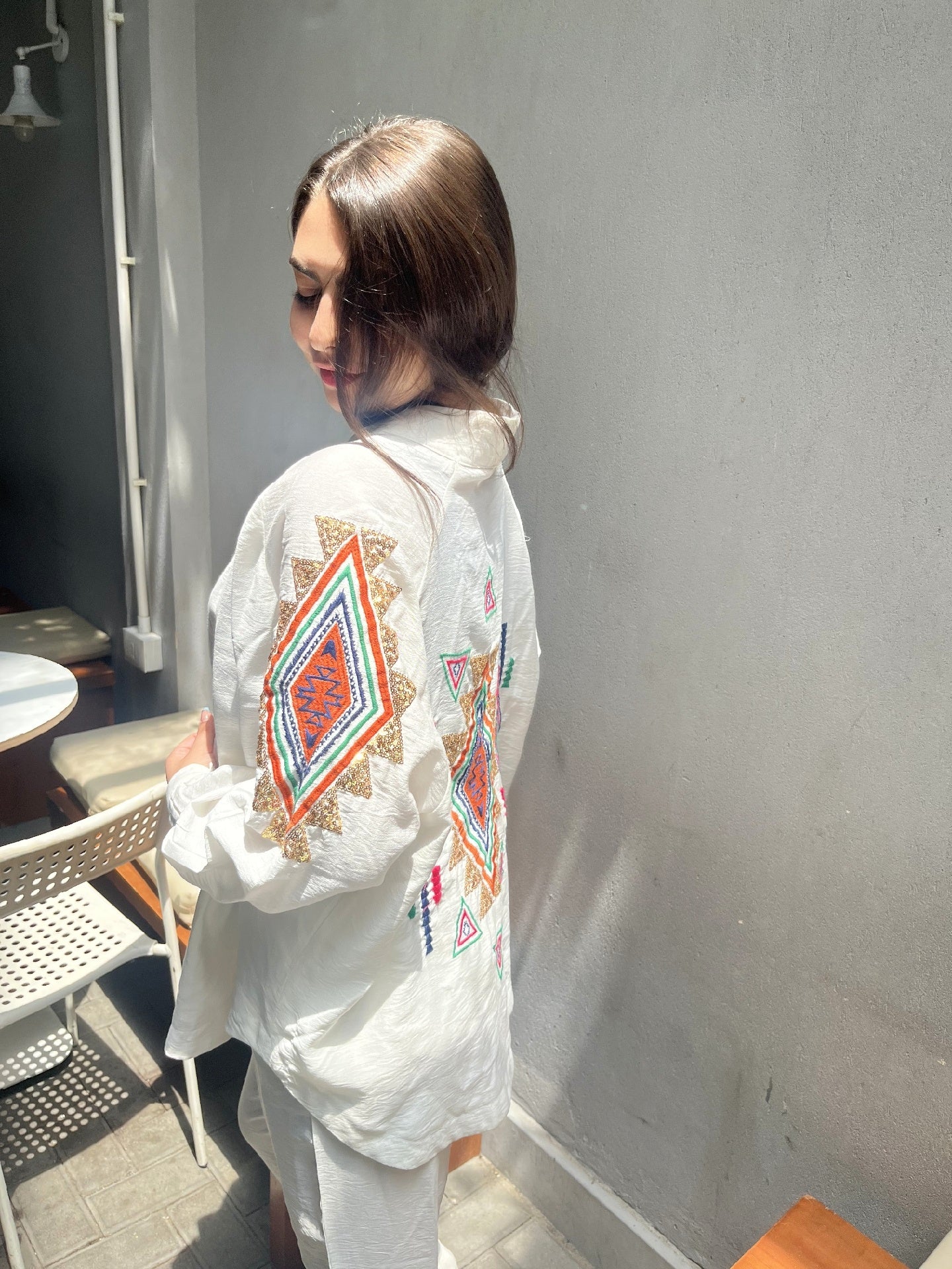 Two-piece set embroidered on the back and sleeves