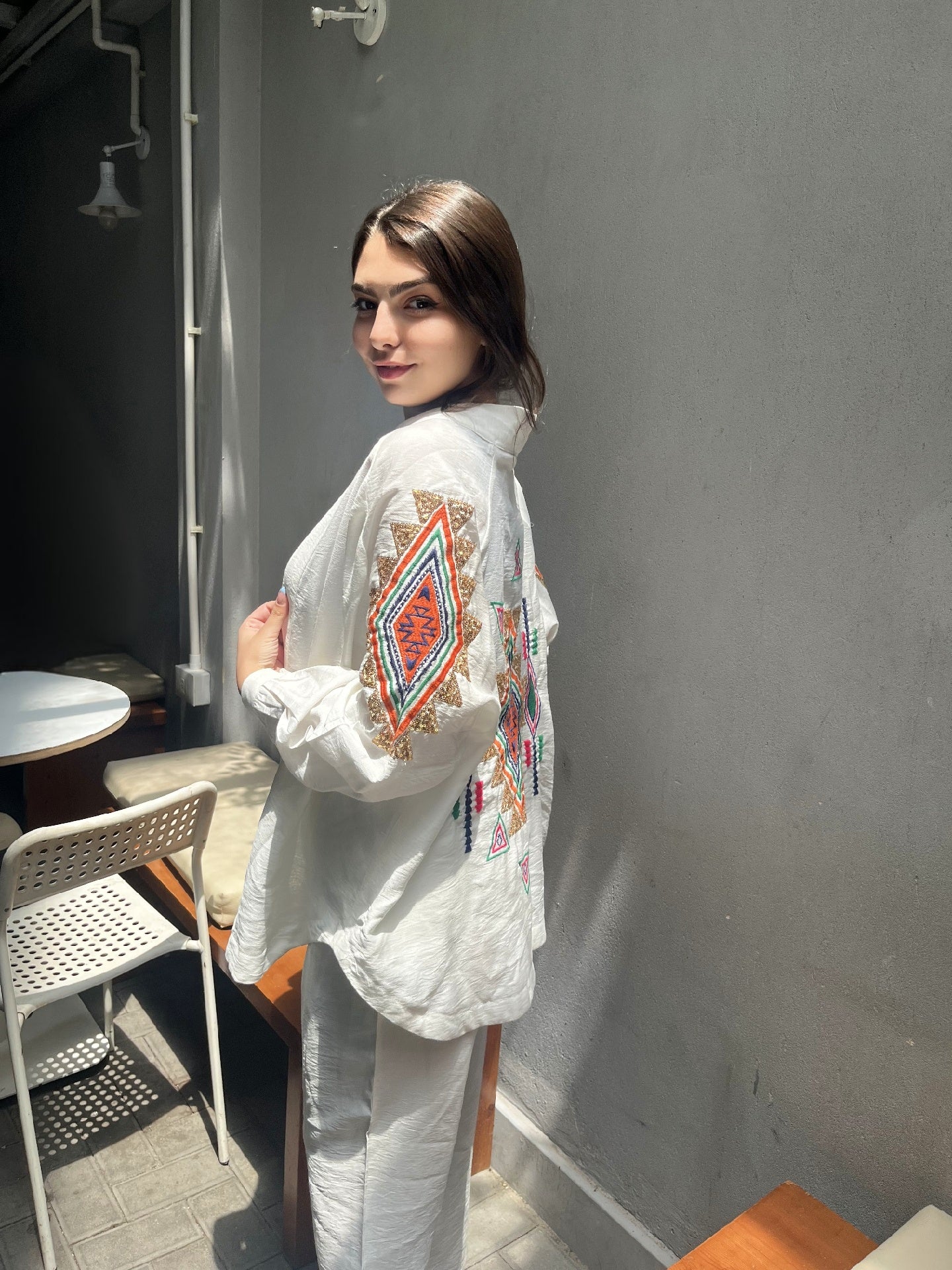 Two-piece set embroidered on the back and sleeves