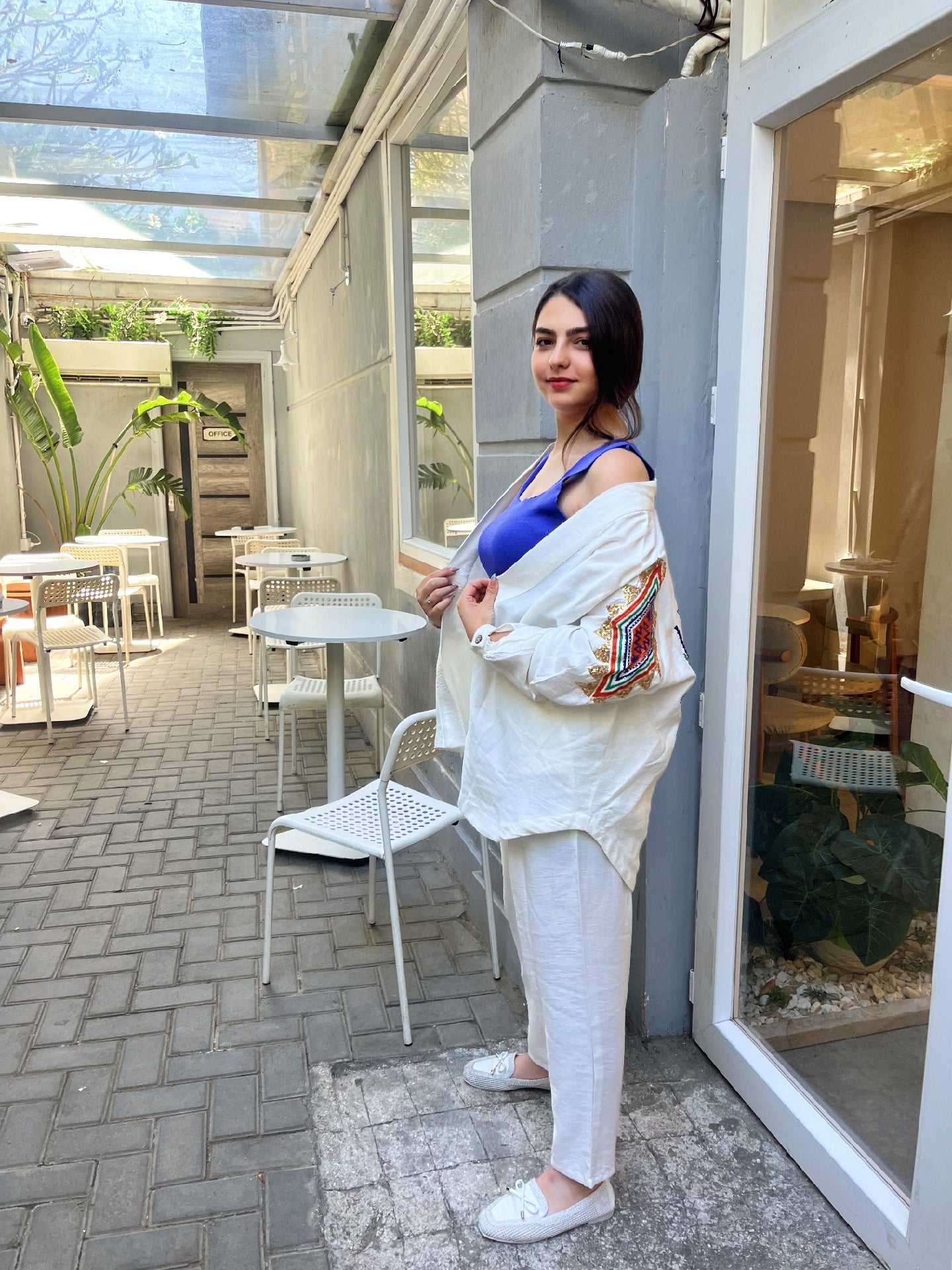 Two-piece set embroidered on the back and sleeves