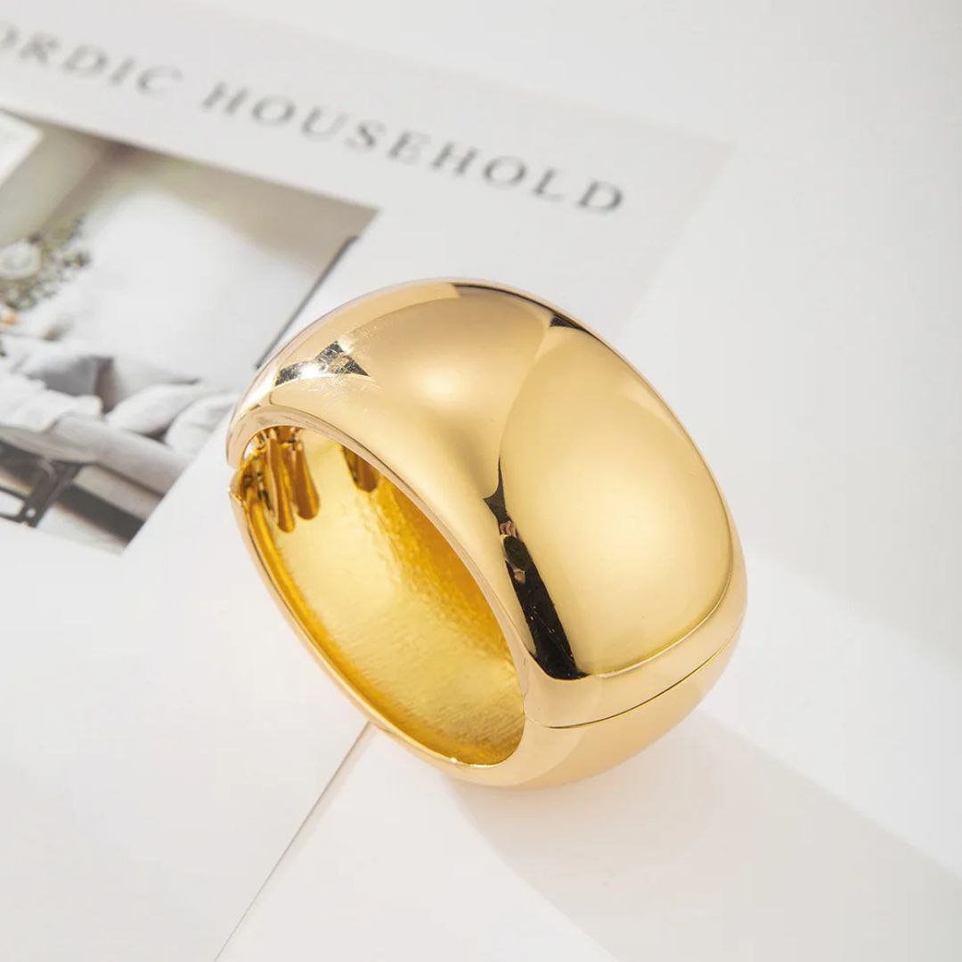 A gold-plated mirror bracelet