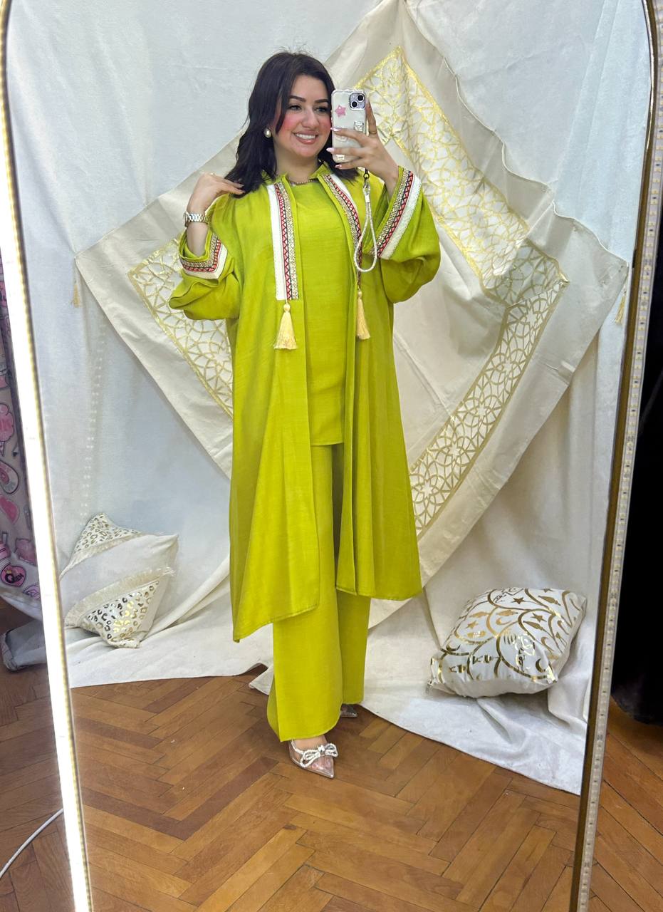 طقم أنيق من ثلاث قطع (كارديجان، توب أساسي، وبنطلون)
