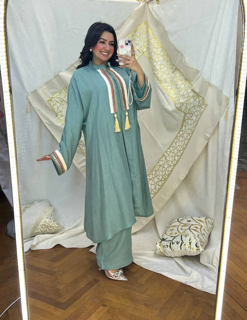 طقم أنيق من ثلاث قطع (كارديجان، توب أساسي، وبنطلون)