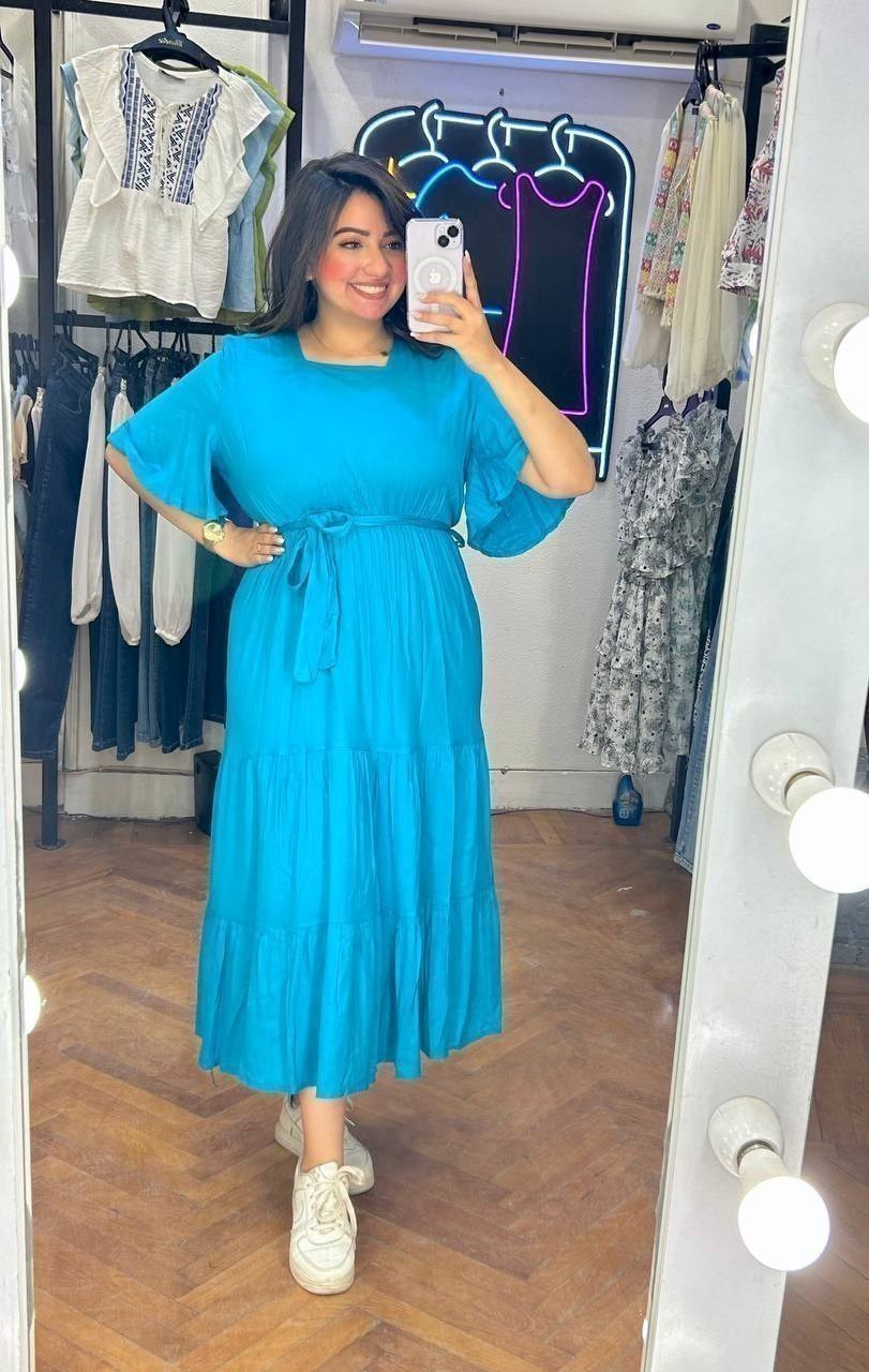 a plain long dress with short sleeves