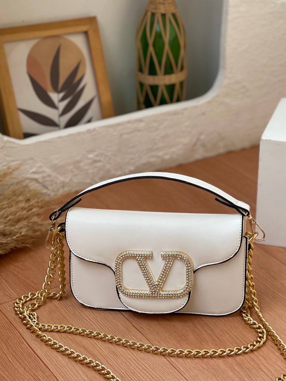 accessorized small bag with handle