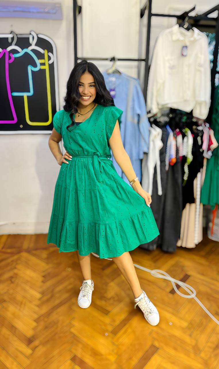 Chic and Timeless: The Rokama Midi Dress Collection