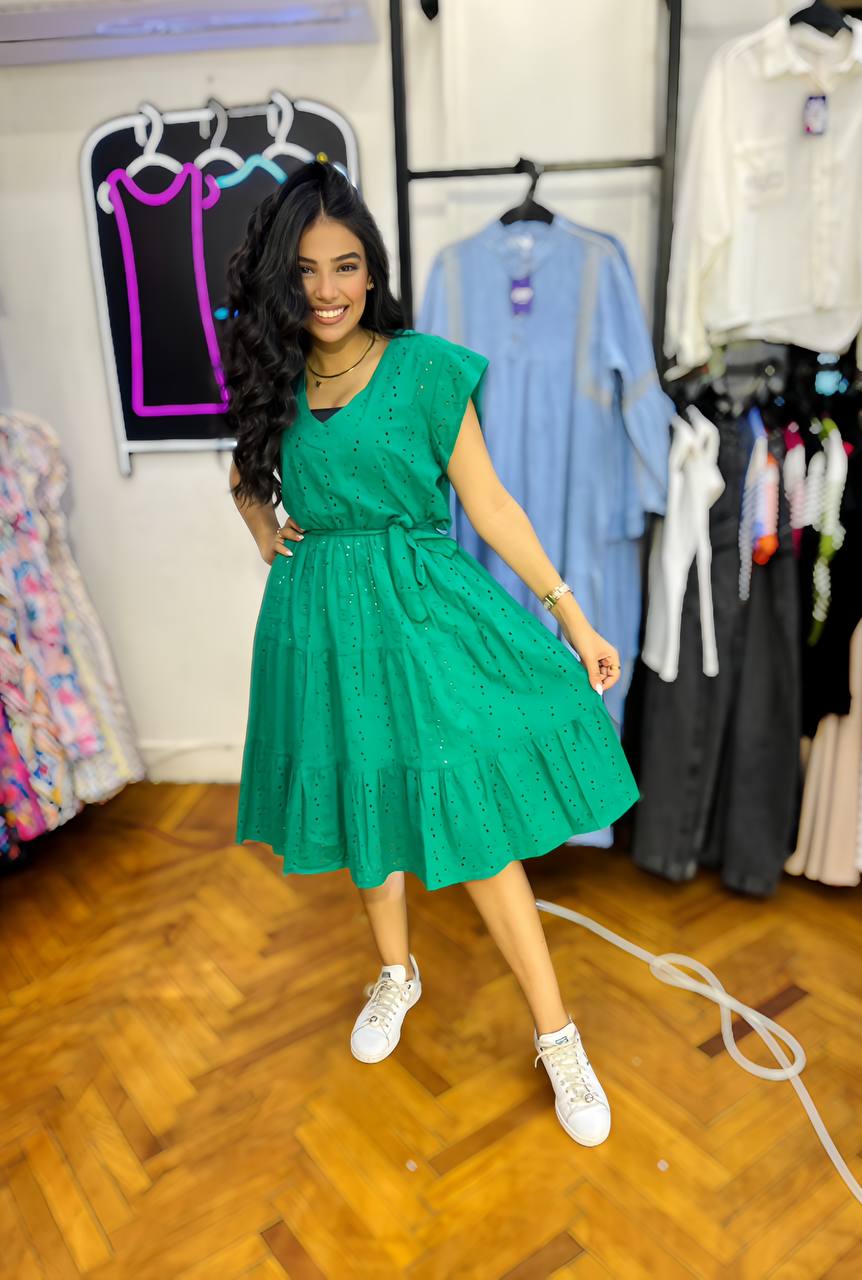 Chic and Timeless: The Rokama Midi Dress Collection