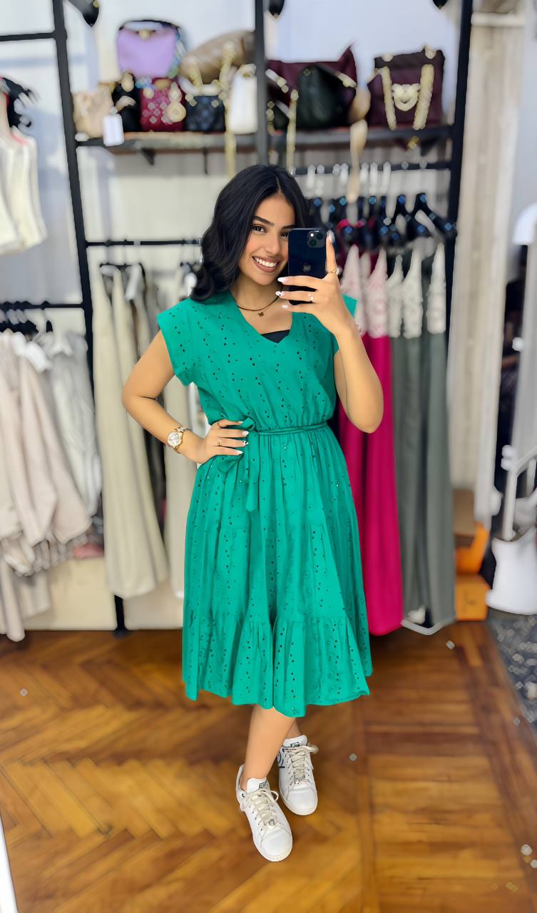 Chic and Timeless: The Rokama Midi Dress Collection