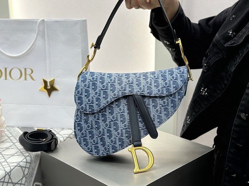 the iconic blue Oblique canvas design with signature “D” hardware in gold-tone metal ( Mirror )