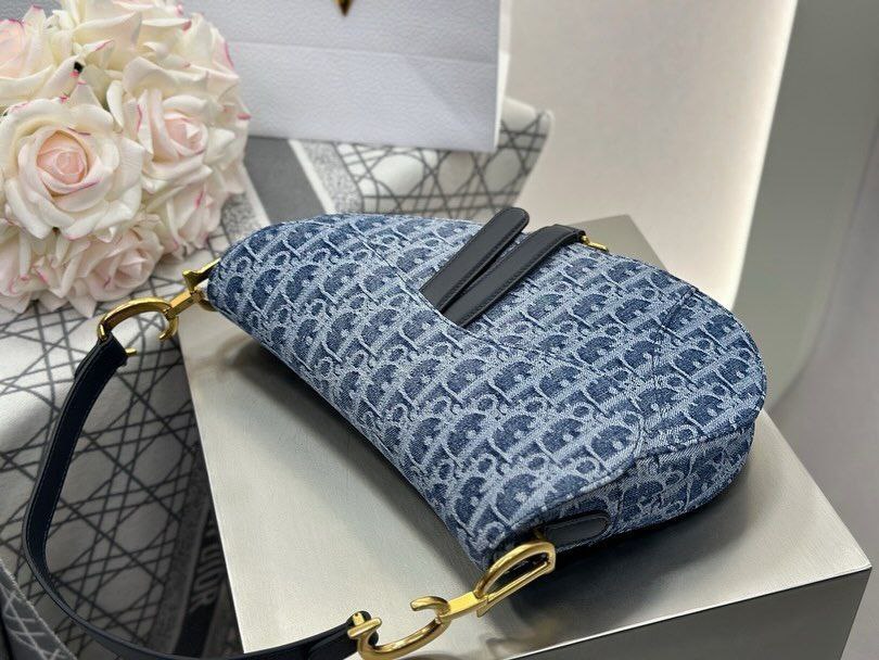 the iconic blue Oblique canvas design with signature “D” hardware in gold-tone metal ( Mirror )