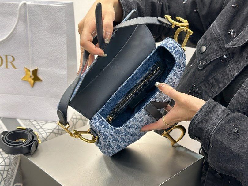 the iconic blue Oblique canvas design with signature “D” hardware in gold-tone metal ( Mirror )