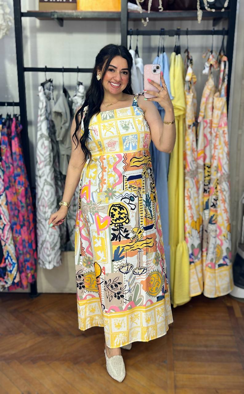 Elegant cut. Beautifully printed dress