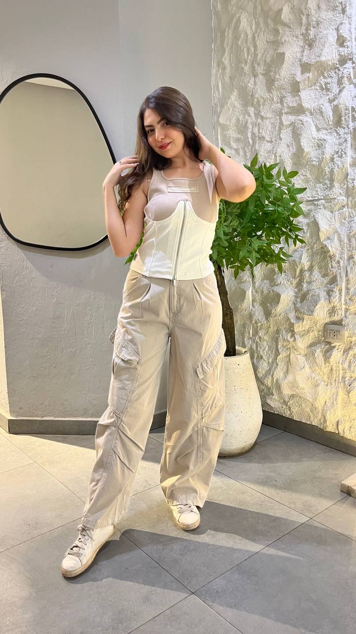 Cut Basic Top with Zipper