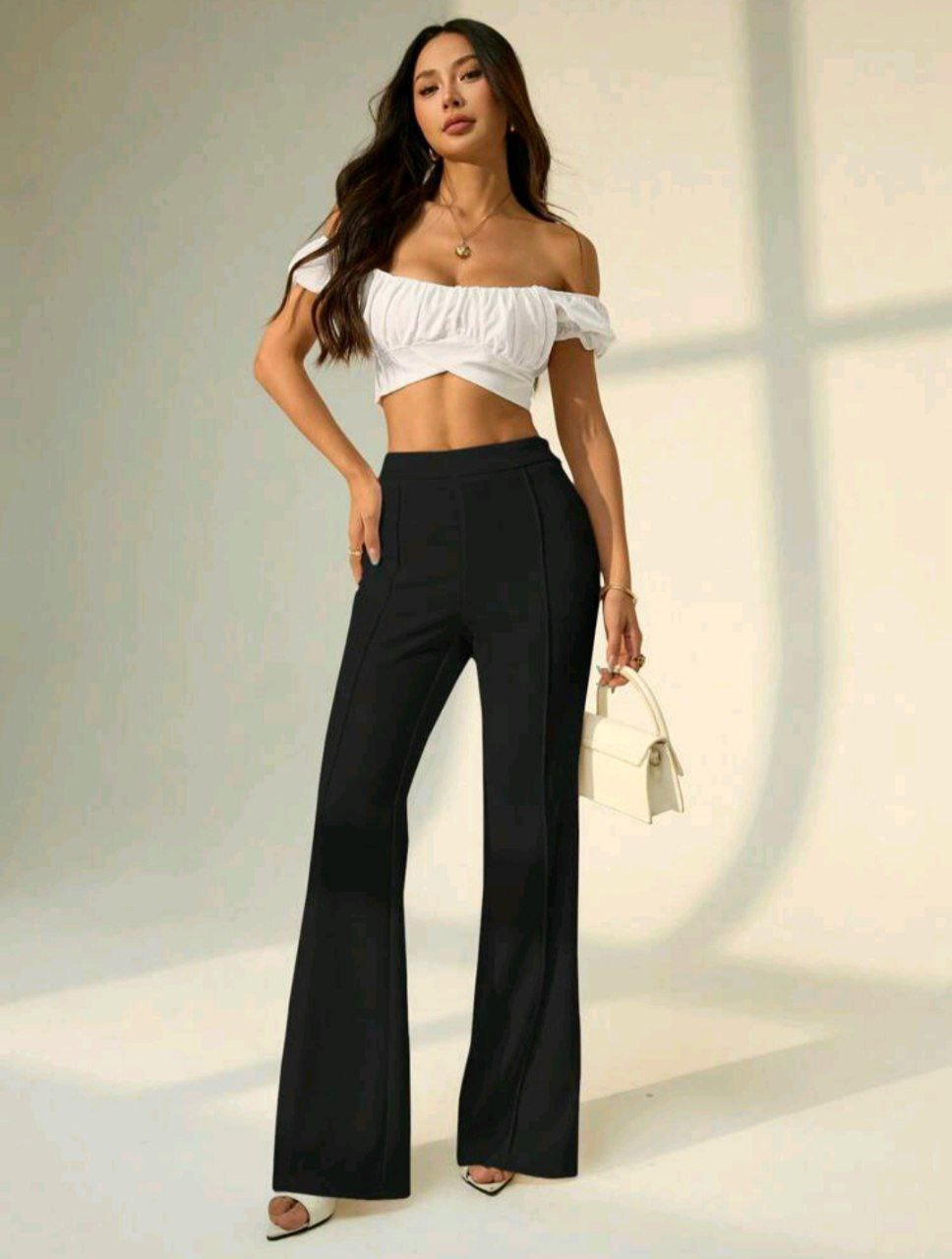 Front-Seam Flared Leggings – Classic & Chic