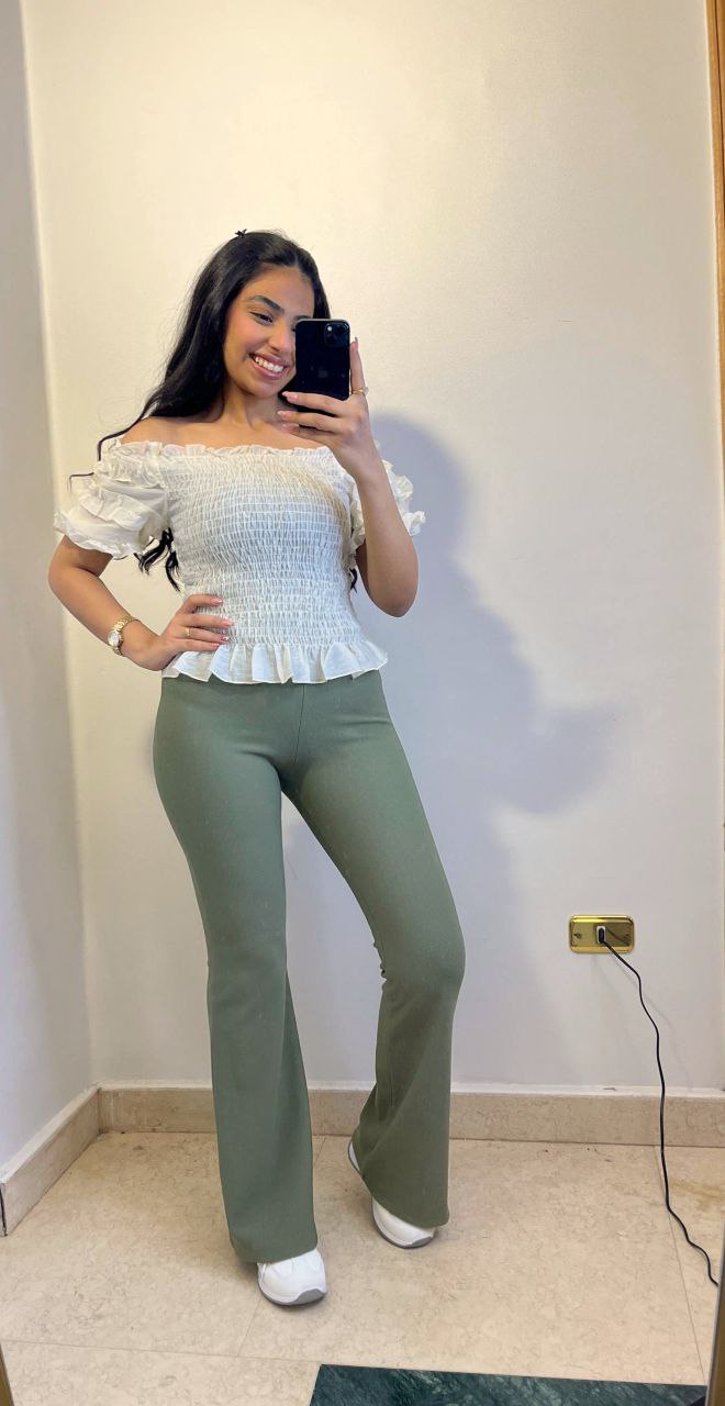 Puffed Sleeve Blouse with Ruffle Detail – Chic & Feminine