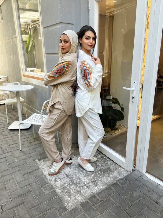 Two-piece set embroidered on the back and sleeves