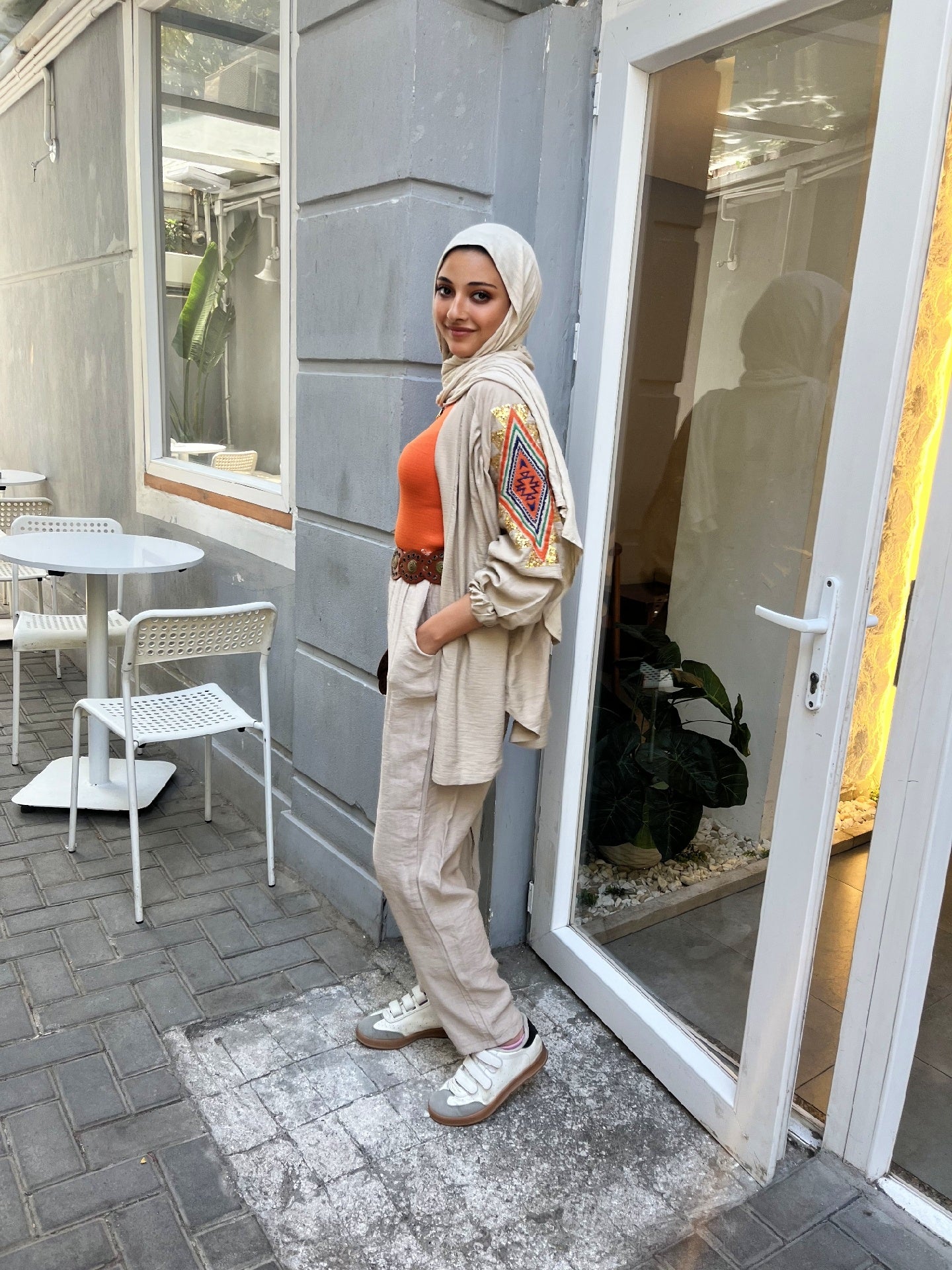 Two-piece set embroidered on the back and sleeves