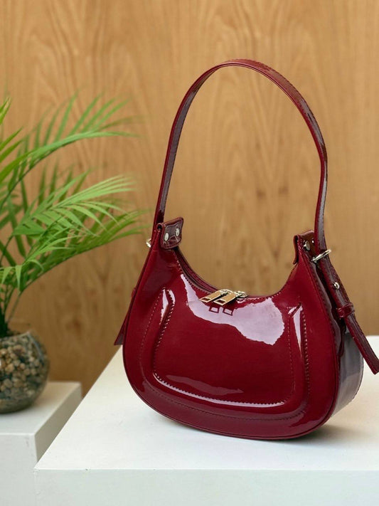 Medium-sized glossy shoulder bag