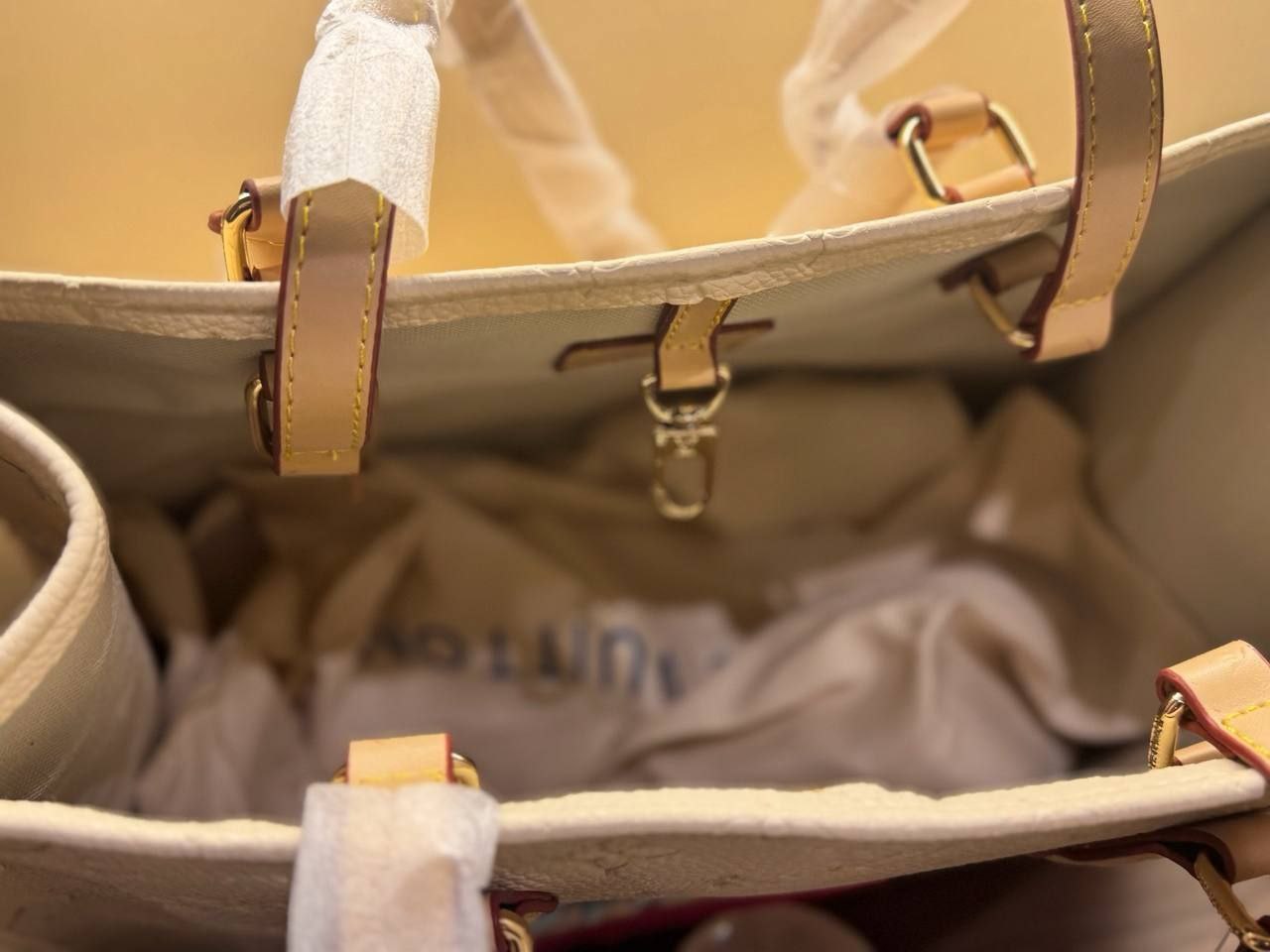 Louis Vuitton Hawaii Tote Bag (Mirror)