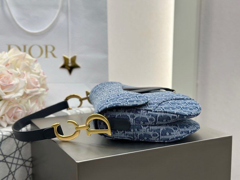 the iconic blue Oblique canvas design with signature “D” hardware in gold-tone metal  ( Mirror )