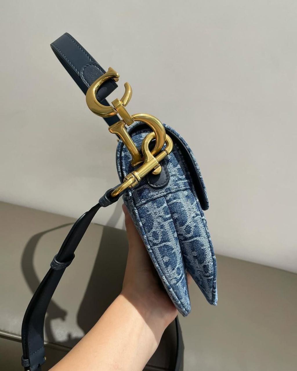 the iconic blue Oblique canvas design with signature “D” hardware in gold-tone metal  ( Mirror )