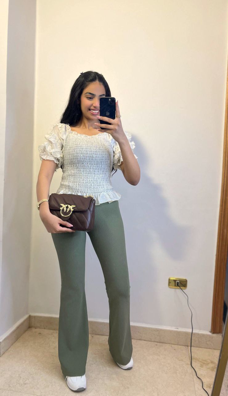 Puffed Sleeve Blouse with Ruffle Detail – Chic & Feminine