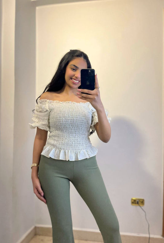 Puffed Sleeve Blouse with Ruffle Detail – Chic & Feminine