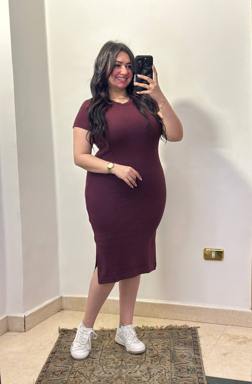 Effortless Elegance: Short Sleeve Bodycon Midi Dress.