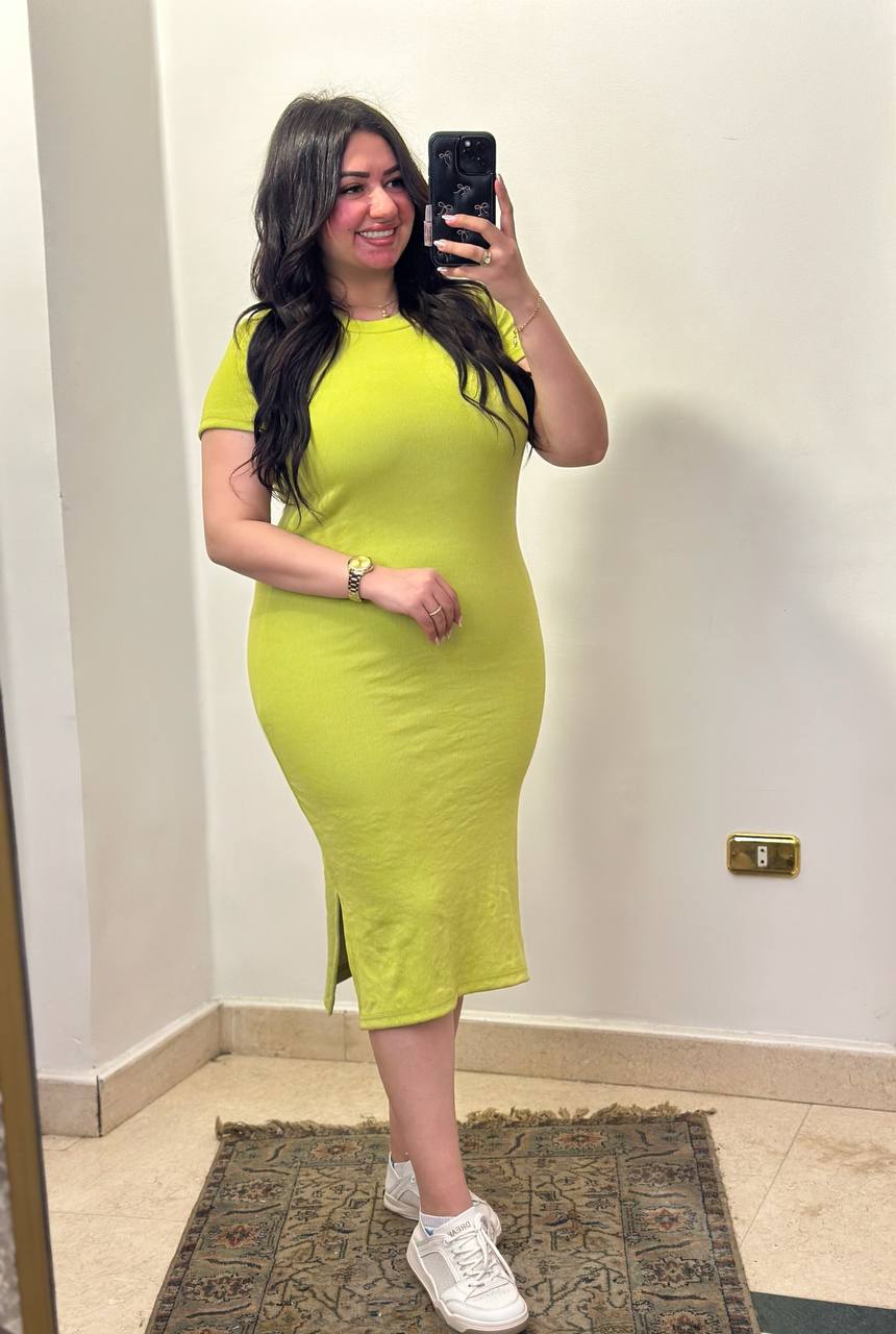 Effortless Elegance: Short Sleeve Bodycon Midi Dress.