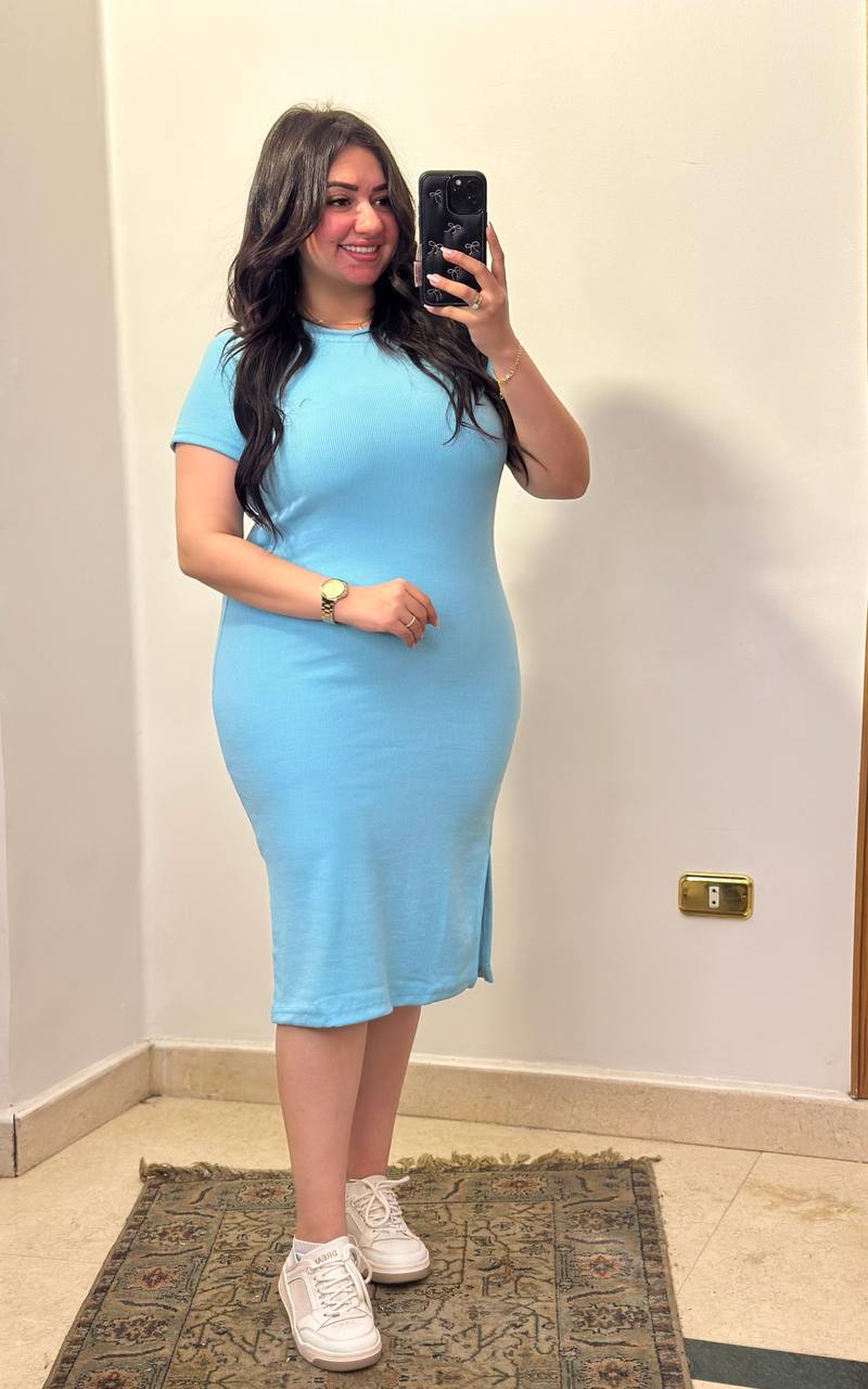 Effortless Elegance: Short Sleeve Bodycon Midi Dress.