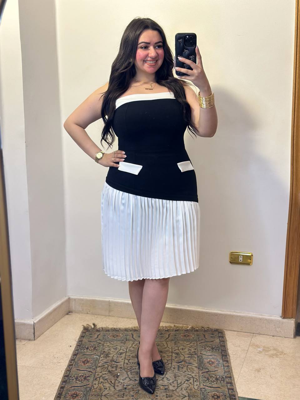 Chic Color-Block Pleated Midi Dress