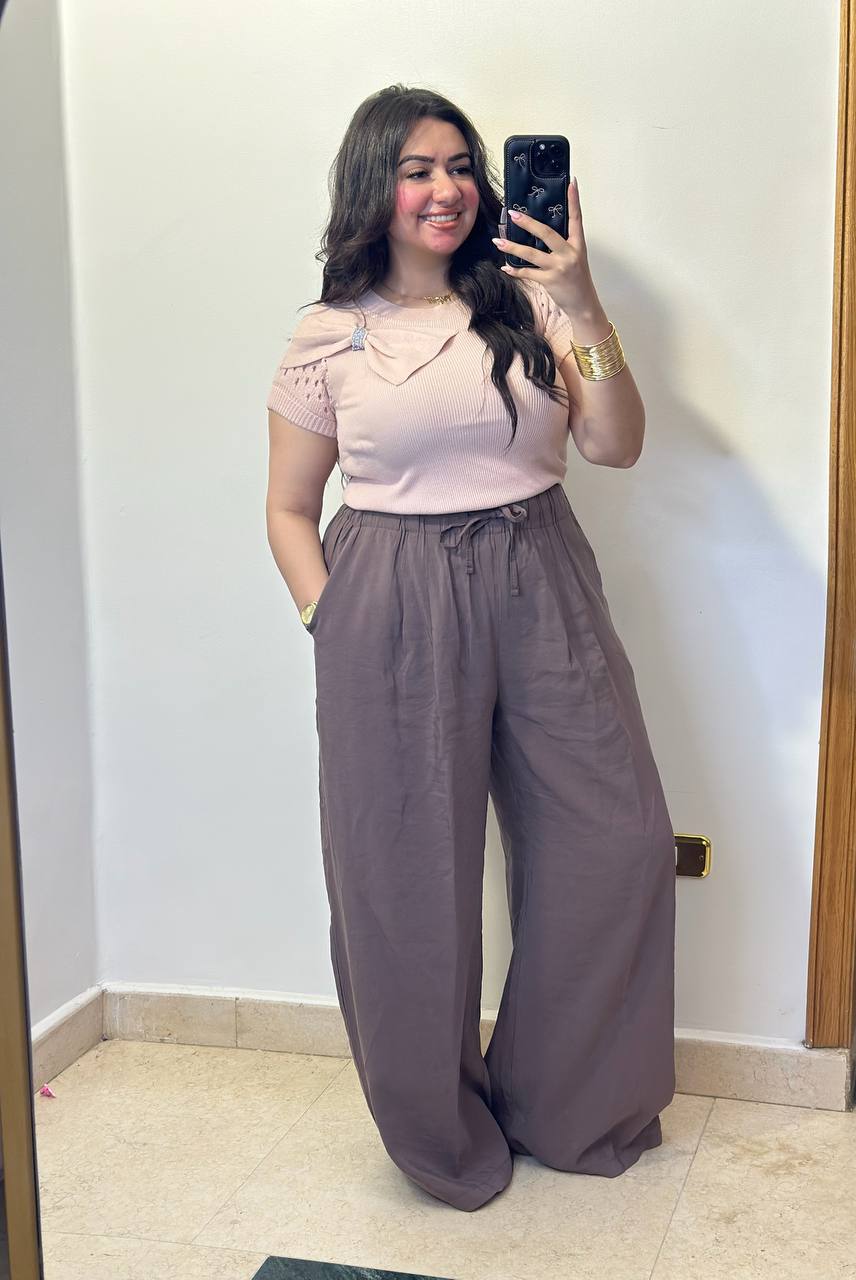 Elegant Crew Neck Knit Top with Eyelet Sleeve Detail