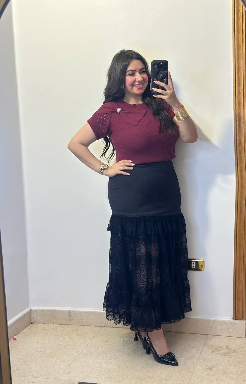 Elegant Crew Neck Knit Top with Eyelet Sleeve Detail